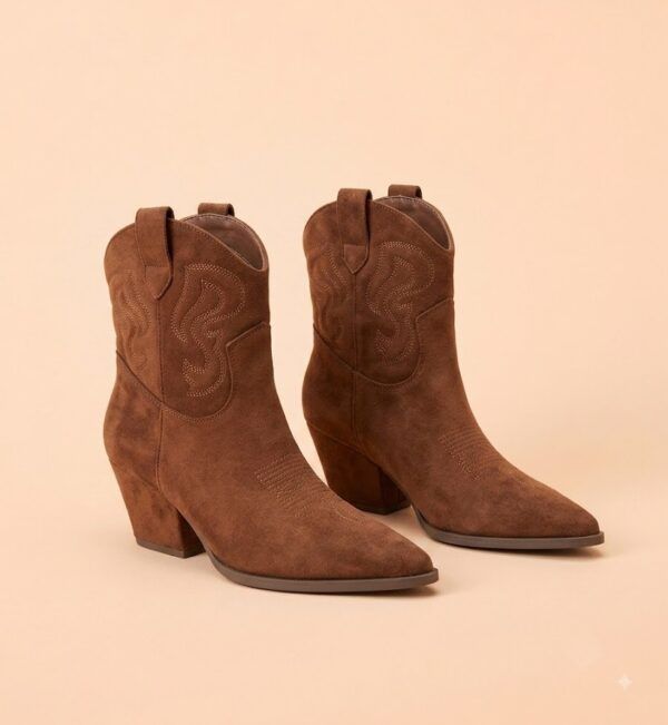 2906A Botin Campero Cowboy con Bordados y Tacón Ancho