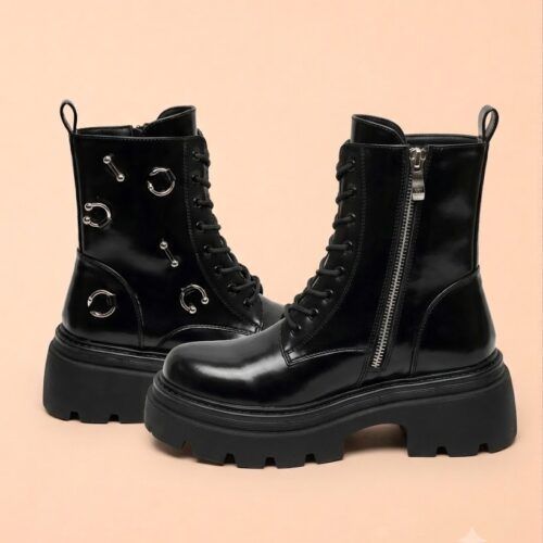 Bota Militar Negra con Piercing y Plataforma