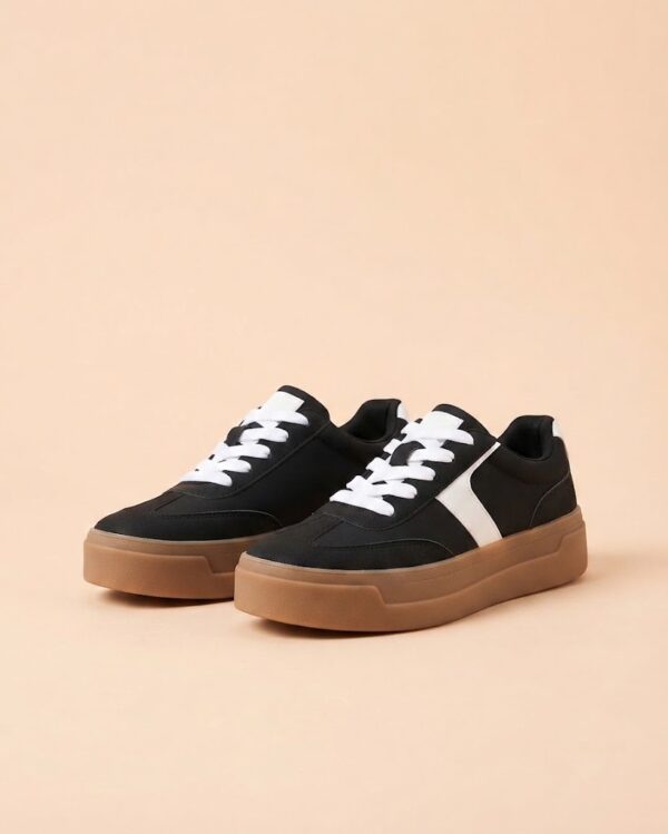 Zapatilla Casual de Plataforma con Detalles en Contraste