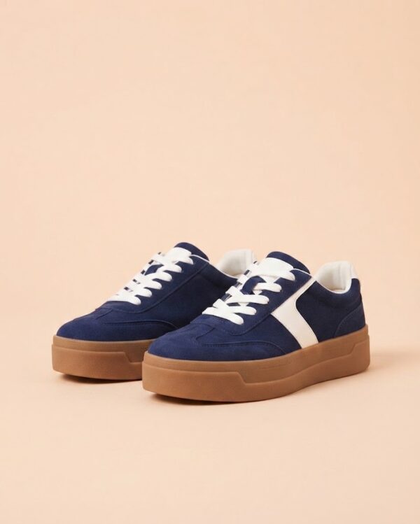 Zapatilla Casual de Plataforma con Detalles en Contraste