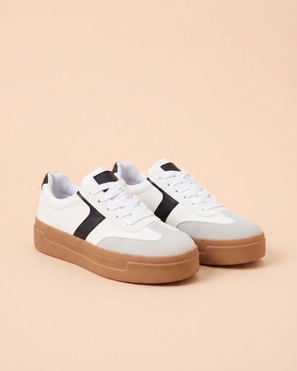 Zapatilla Casual de Plataforma con Detalles en Contraste