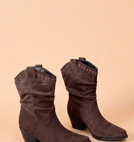 Botin Slouchy con Ribete Trenzado y Tacón Ancho - Chocolate