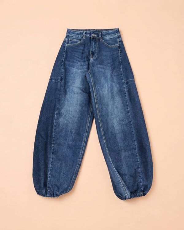 Jeans Estilo Slouchy Jogger con Costuras Estructuradas