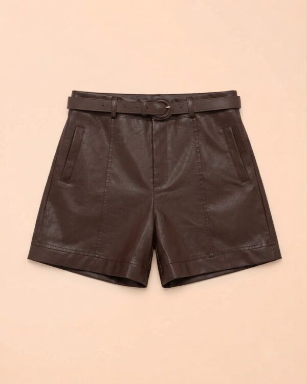 Short de Ecopiel con Cinturón