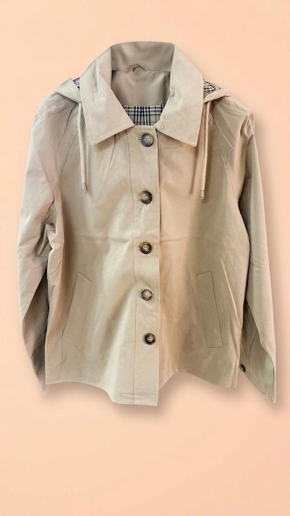 Gabardina Corta Estilo Británico con Detalle Tartán